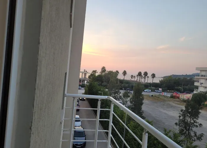 Jl Tirana 公寓