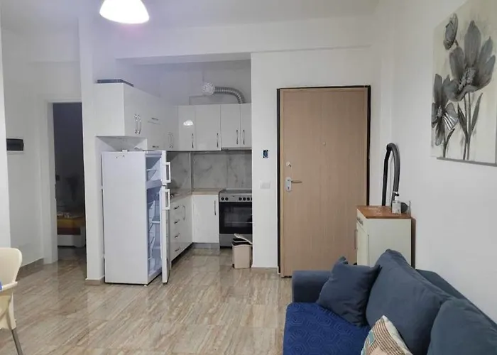 Jl Tirana Lägenhet Radhimë